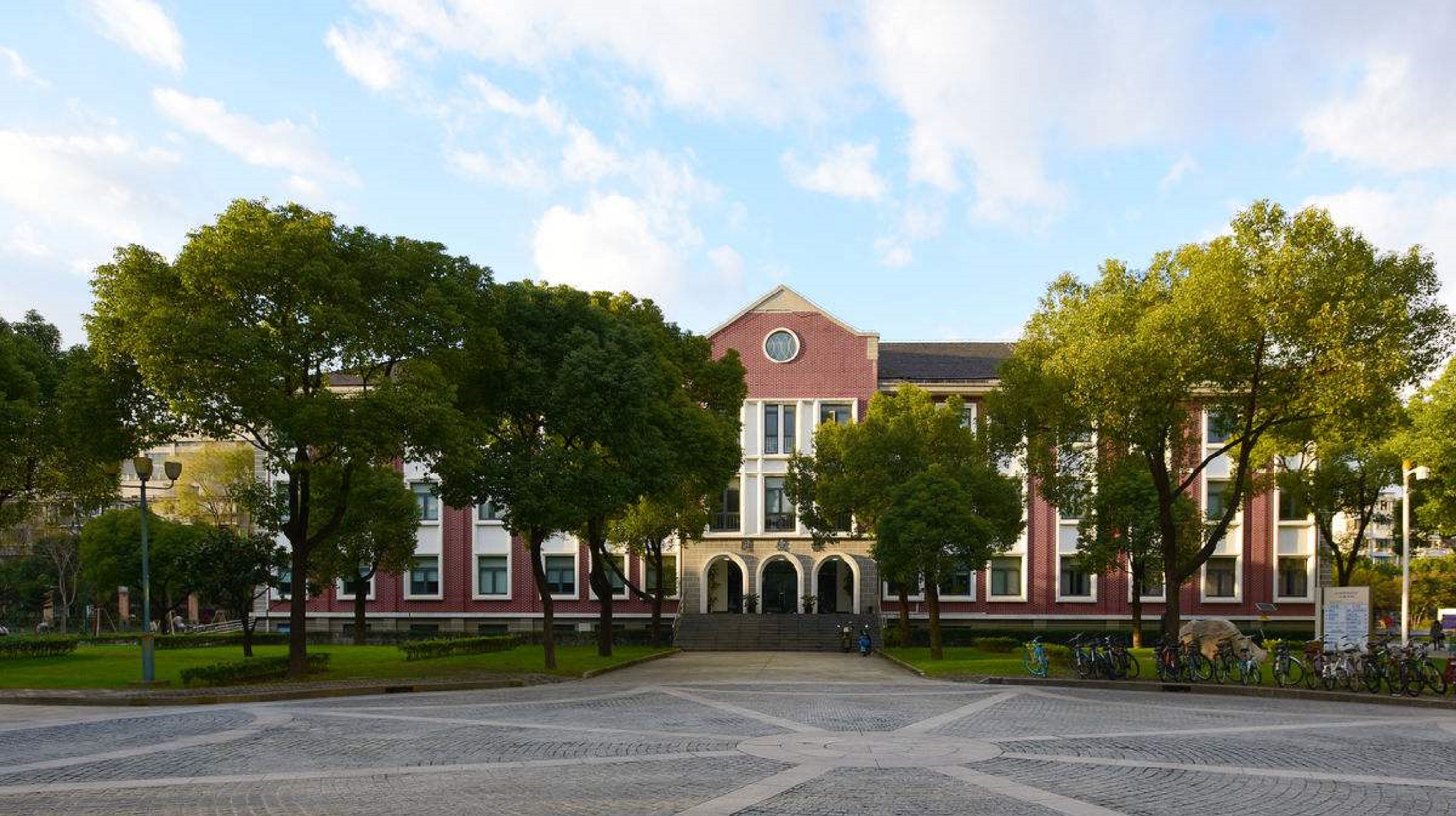 上海财经大学毕业时间